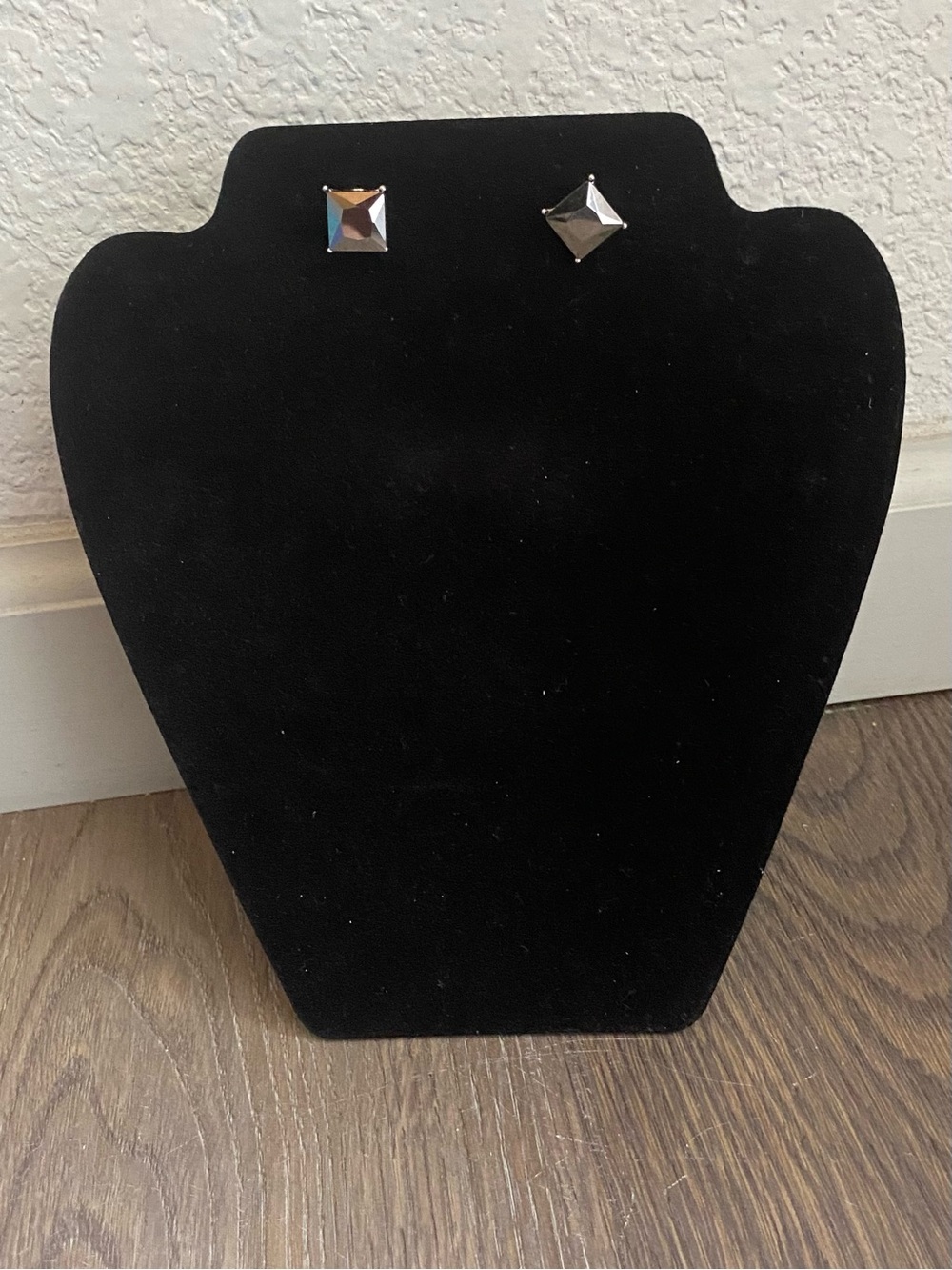 Square Faceted Stud Earrings in Gray